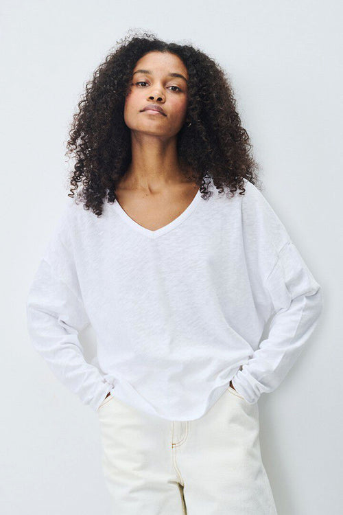 American Vintage Sonoma Long Sleeve V Neck Tee in White - Arielle Clothing
