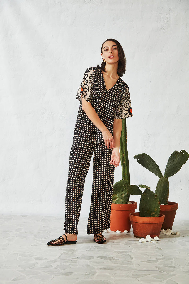 Verge Inspire Top in Black Print - Arielle Clothing