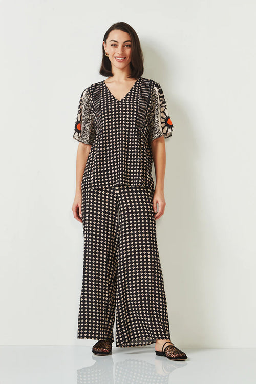 Verge Inspire Top in Black Print - Arielle Clothing