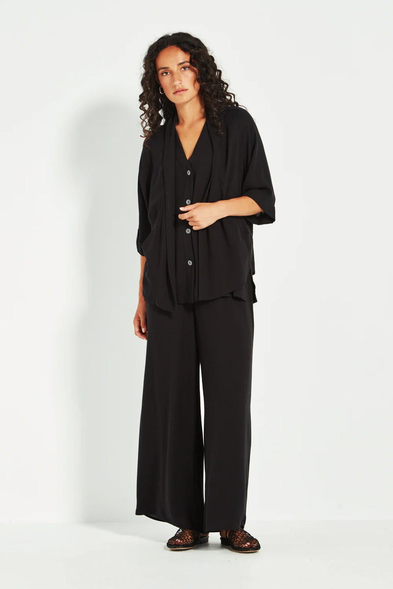 Verge Cayman Elbow Sleeve Jacket in Black - Arielle Clothing