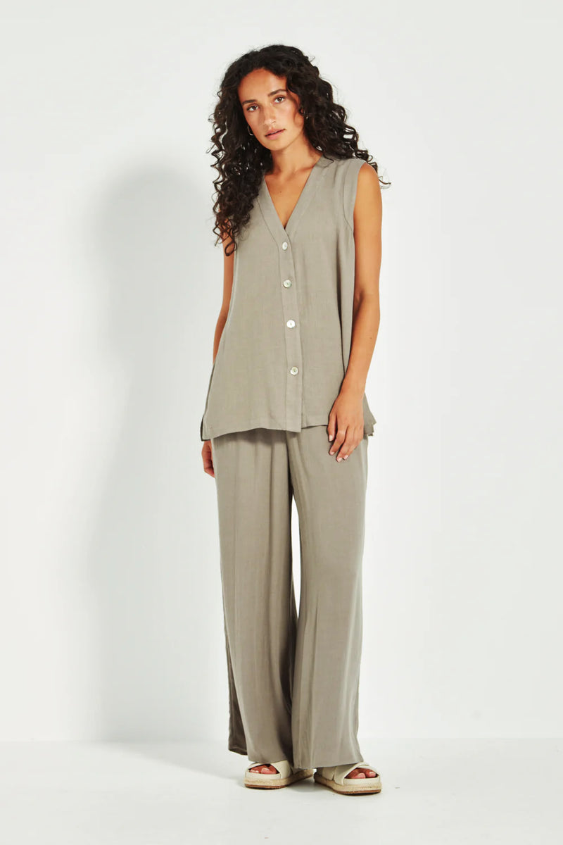 Cayman Vest in Green Tea