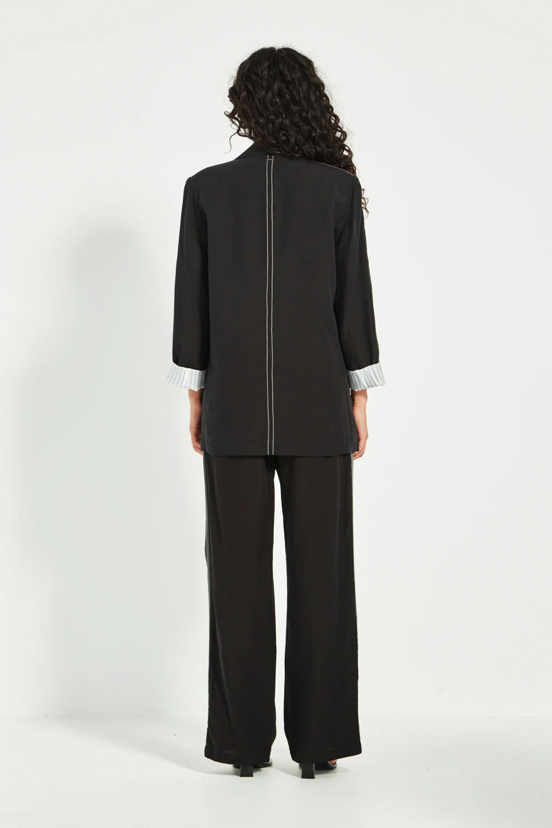 Verge Yara Longline Blazer in Black - Arielle Clothing