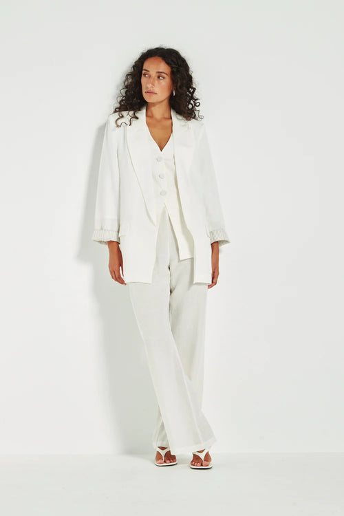 Verge Yara Longline Blazer in White - Arielle Clothing